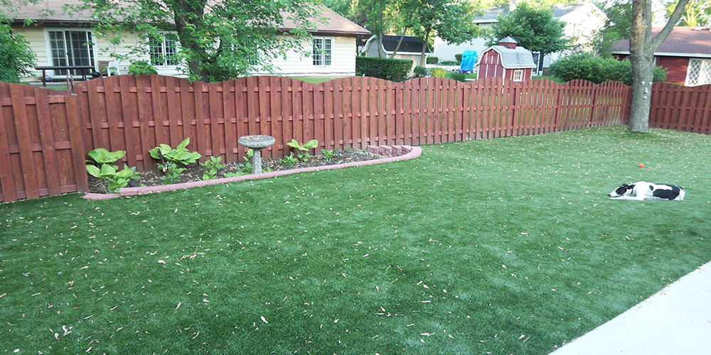 How to Maintain the Look and Color of Your Synthetic Turf